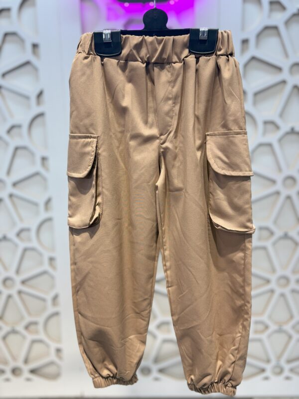Beyaz Tişört Kahverengi Paraşüt Pantolon ve Çanta 3'lü Alt Üst Takım Unisex - Görsel 4