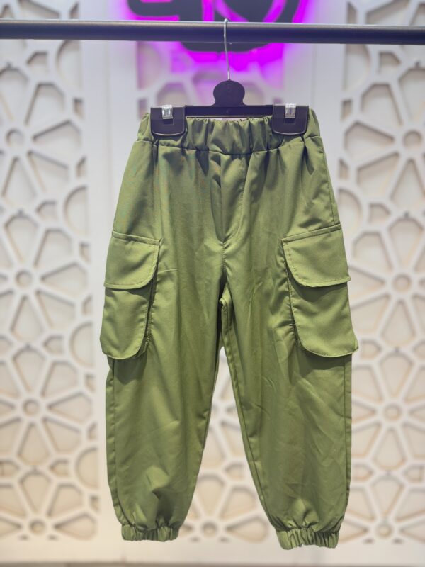 Beyaz Tişört Haki Yeşili Paraşüt Pantolon ve Çanta 3'lü Alt Üst Takım Unisex - Görsel 7